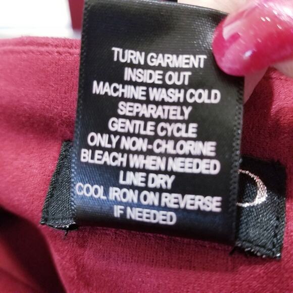 SOHO Burgundy/Red Stretch Faux Suede Pull-on Straight Skirt 40 in Waist Size 2X - Picture 4 of 4